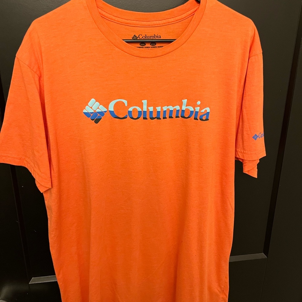 Men’s Columbia t shirt